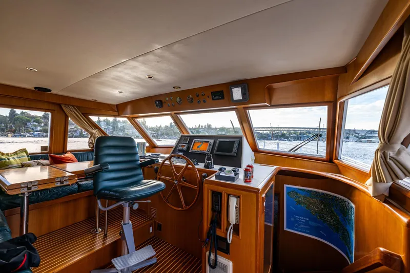 Moore Fun Yacht Photos Pics Interior of 1998 Ocean Alexander 486 Classico Pilothouse with helm and panoramic windows.