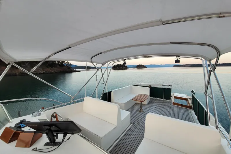 Goodlife Yacht Photos Pics Flybridge of 1998 Grand Banks 46 Europa yacht with scenic ocean view.