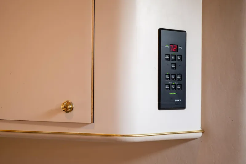  Yacht Photos Pics Salon Air Conditioner Thermostat