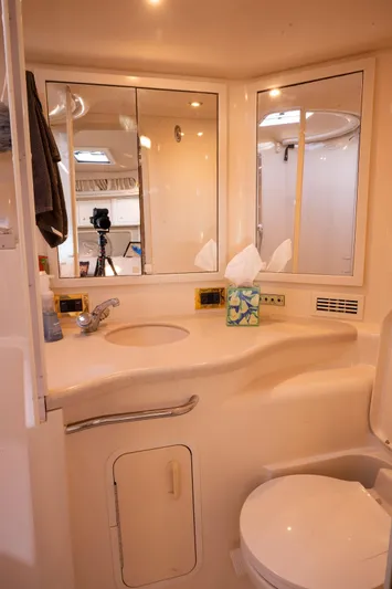  Yacht Photos Pics Forward Head