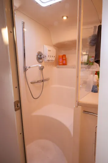  Yacht Photos Pics Separate shower