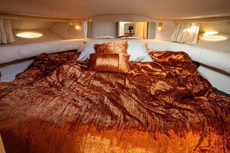  Yacht Photos Pics Master Berth