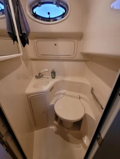  Yacht Photos Pics Aft Head