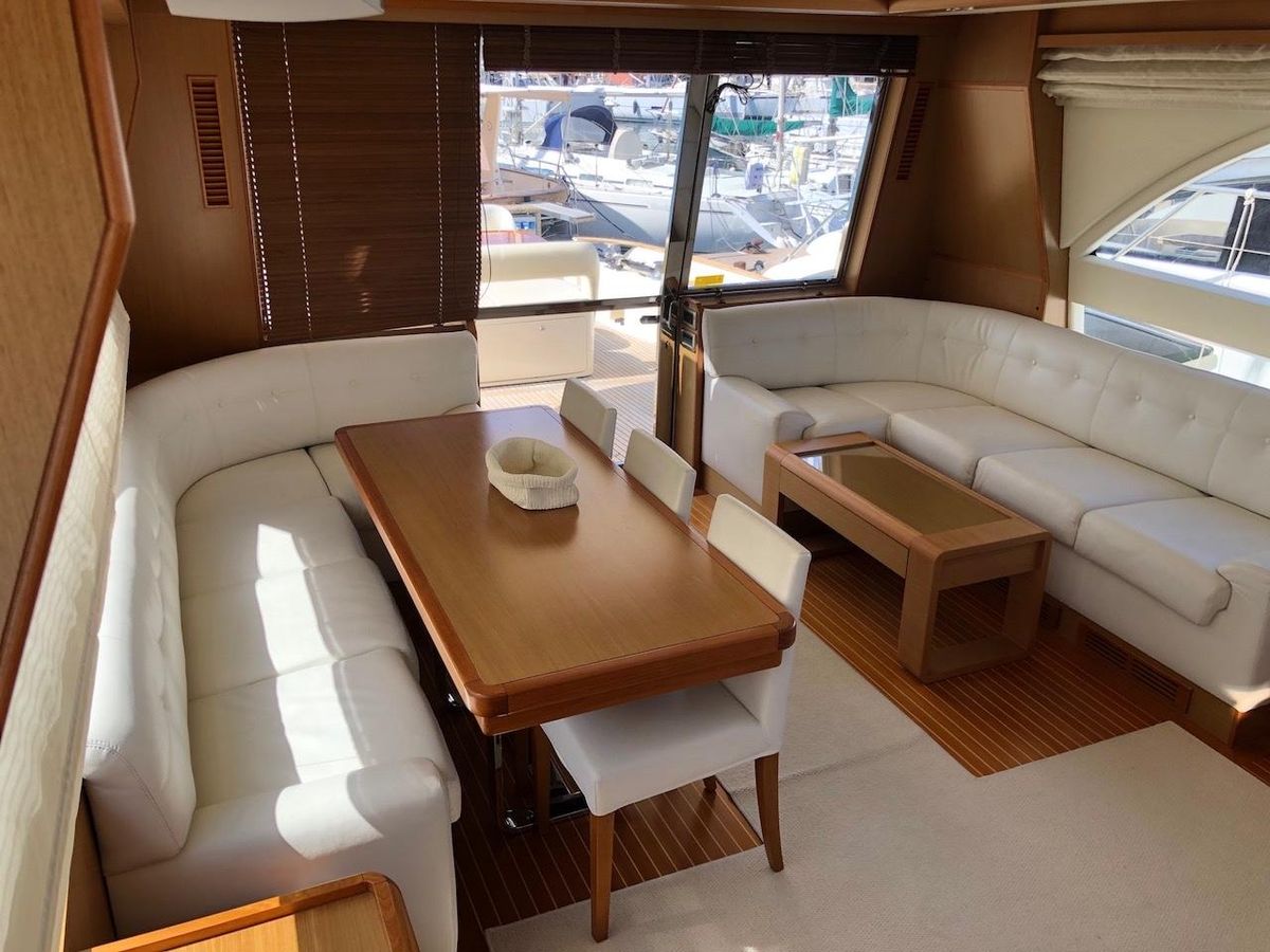 2007 Mochi Craft 64 