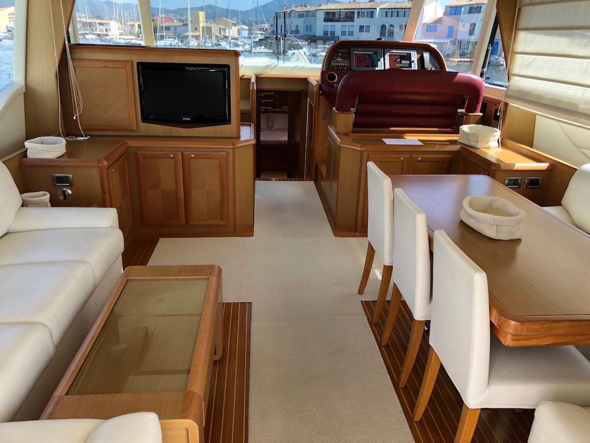 2007 Mochi Craft 64 