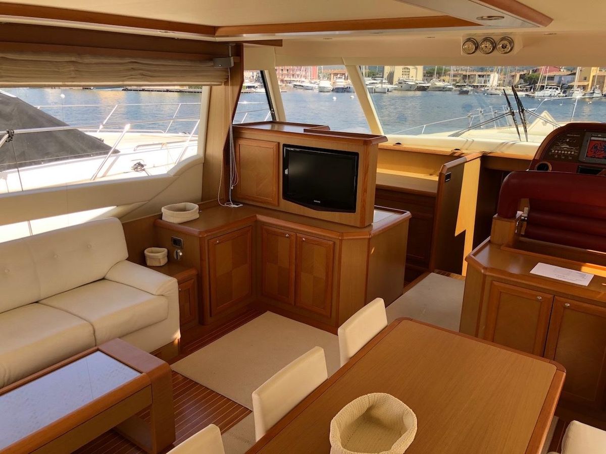 2007 Mochi Craft 64 