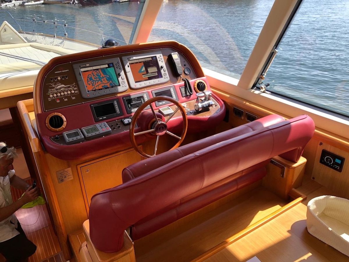 2007 Mochi Craft 64 