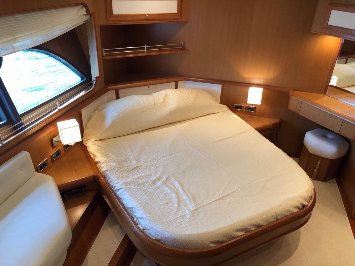 2007 Mochi Craft 64 