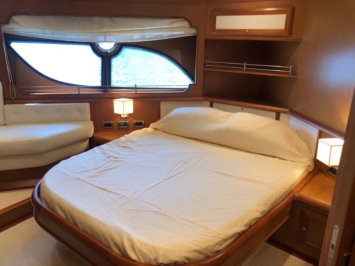 2007 Mochi Craft 64 