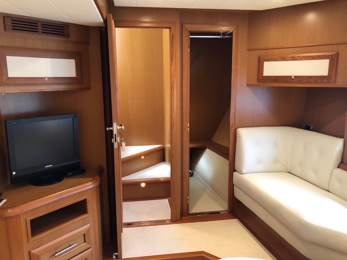 2007 Mochi Craft 64 