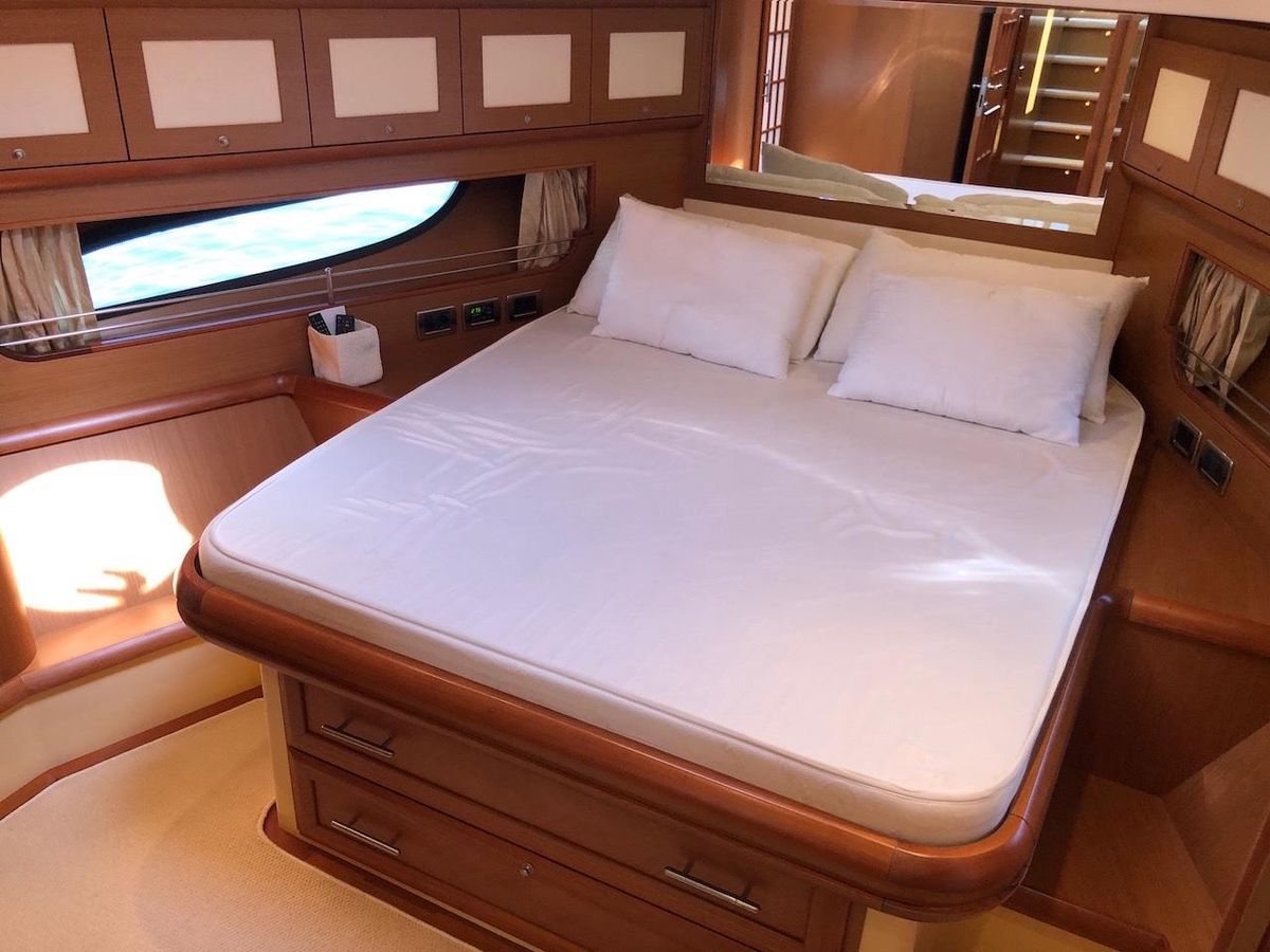 2007 Mochi Craft 64 