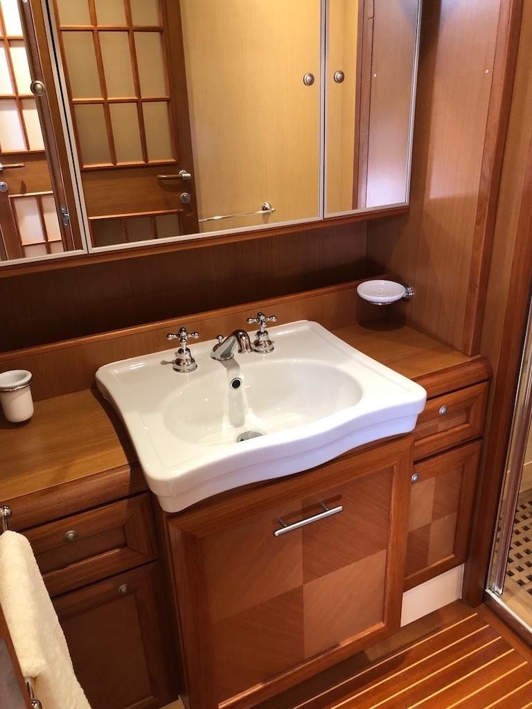 2007 Mochi Craft 64 