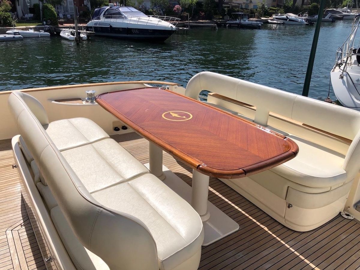 2007 Mochi Craft 64 