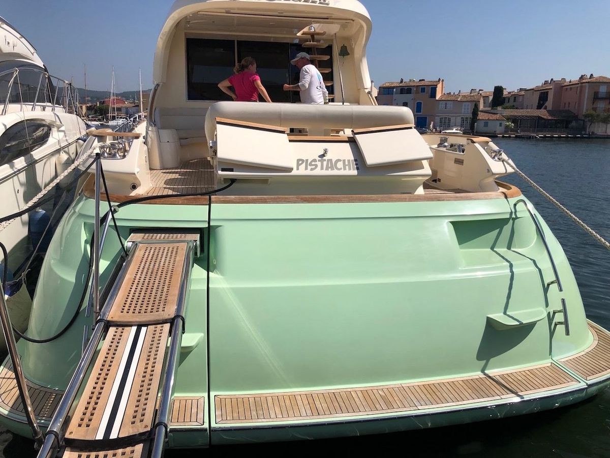 2007 Mochi Craft 64 