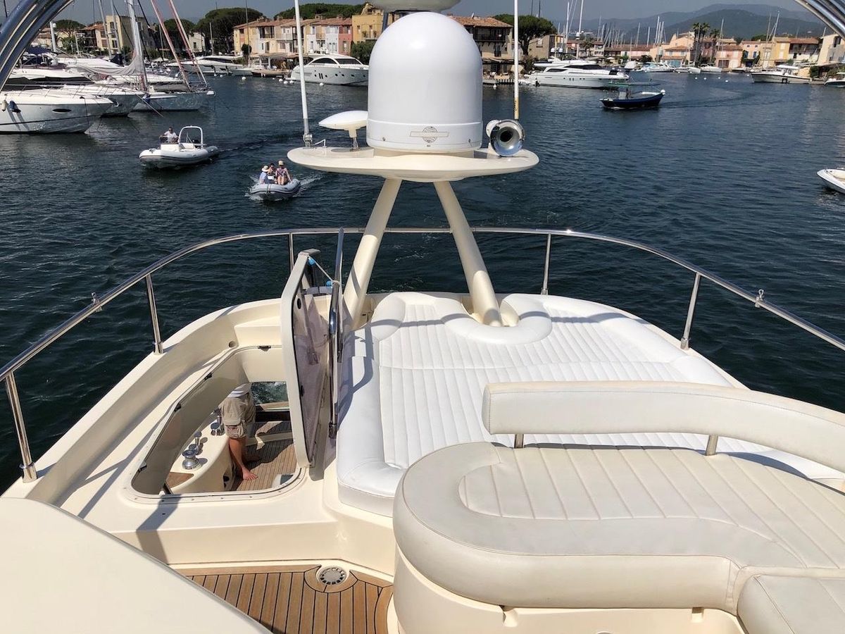 2007 Mochi Craft 64 