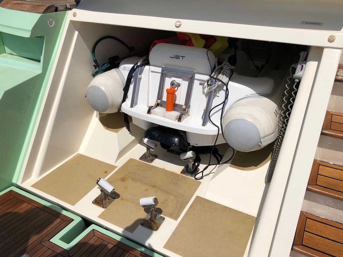 2007 Mochi Craft 64 