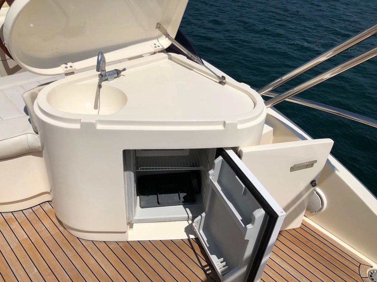 2007 Mochi Craft 64 