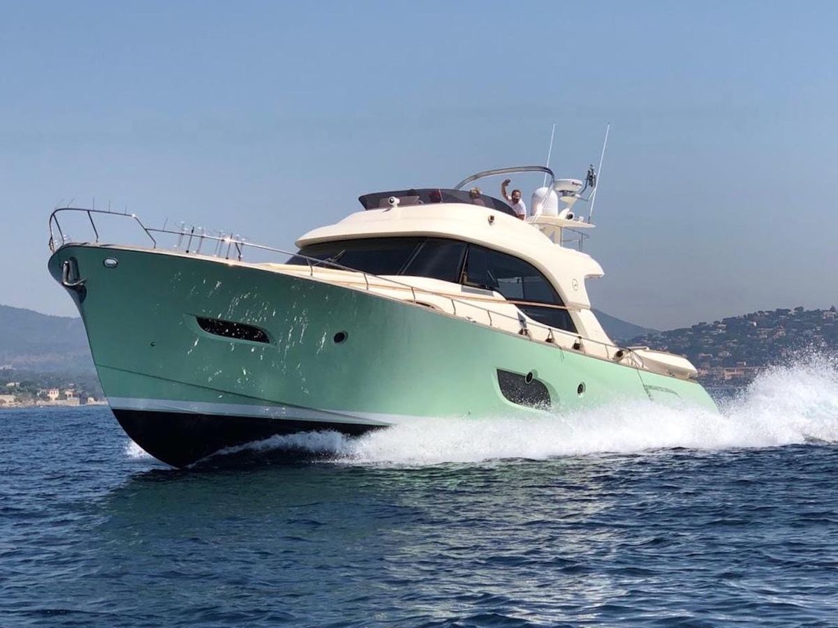2007 Mochi Craft 64 