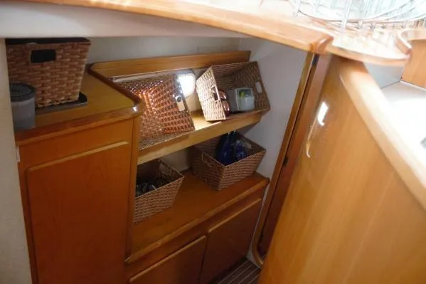 Jobsite Yacht Photos Pics Interior storage area of 2006 Alliaura Marine Privilege 435 EZC with wicker baskets.