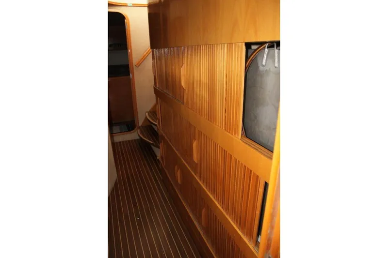 Jobsite Yacht Photos Pics Interior hallway of 2006 Alliaura Marine Privilege 435 EZC yacht, featuring wooden paneling.