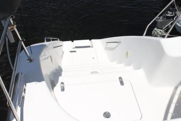 Jobsite Yacht Photos Pics Stern view of 2006 Alliaura Marine Privilege 435 EZC catamaran with white deck and railing.