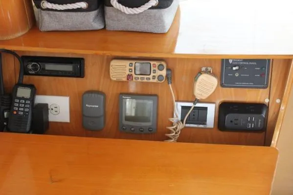 Jobsite Yacht Photos Pics Control panel of 2006 Alliaura Marine Privilege 435 EZC yacht with navigation and communication equipment.