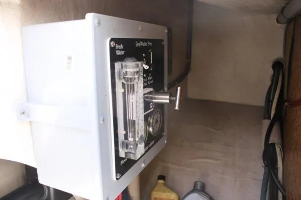 Jobsite Yacht Photos Pics Control panel on 2006 Alliaura Marine Privilege 435 EZC yacht, featuring water system controls.