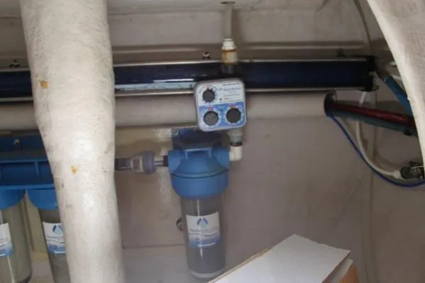 Jobsite Yacht Photos Pics Water filtration system in 2006 Alliaura Marine Privilege 435 EZC yacht.