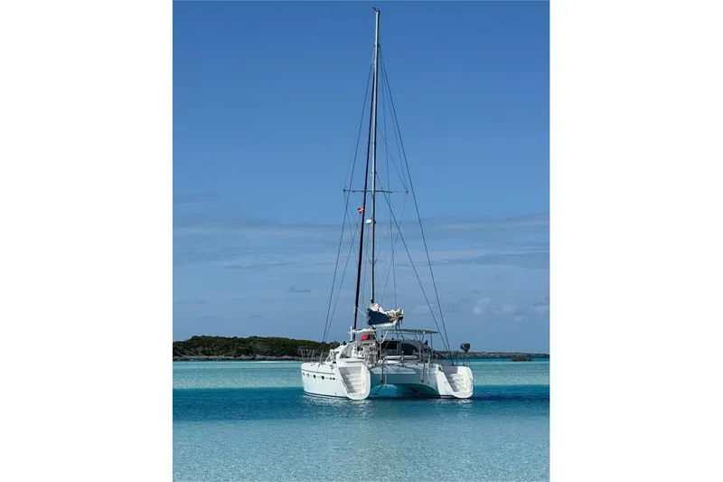 Jobsite Yacht Photos Pics 2006 Alliaura Privilege 435 EZC catamaran anchored in clear blue waters.