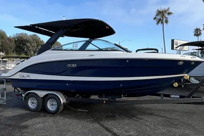 Sea Ray SLX 260
