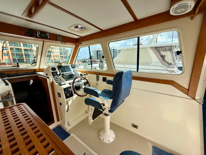 Gulf Kart Lll Yacht Photos Pics Interior of a 2003 Sabre 36 yacht with helm station.