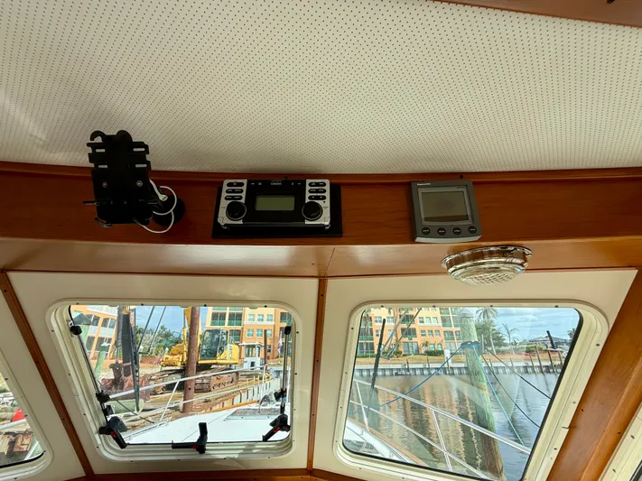 Gulf Kart Lll Yacht Photos Pics Interior view of 2003 Sabre 36 yacht with electronics and windows.