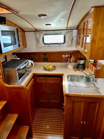 Relentless Yacht Photos Pics 