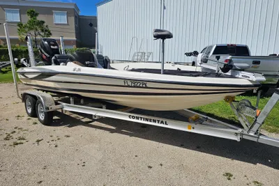 Triton 19 SE