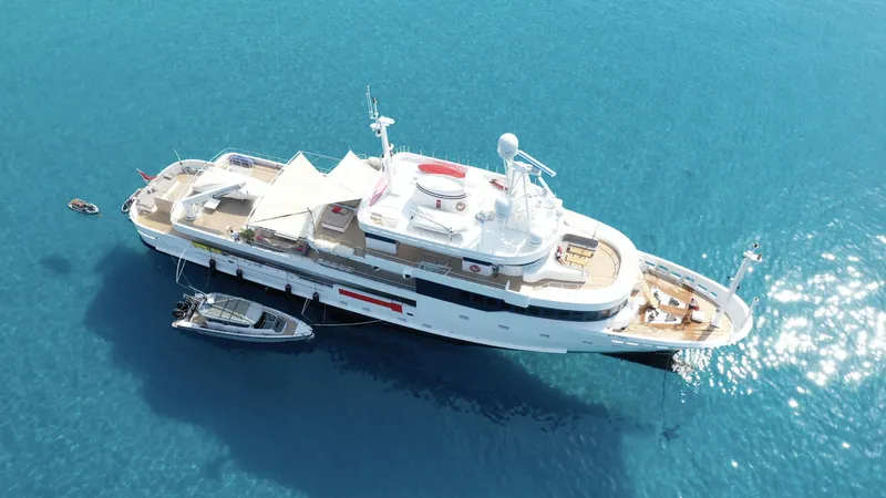 Tribu Yacht Photos Pics TRIBU Explorer superyacht 50m Mondomarine 2007