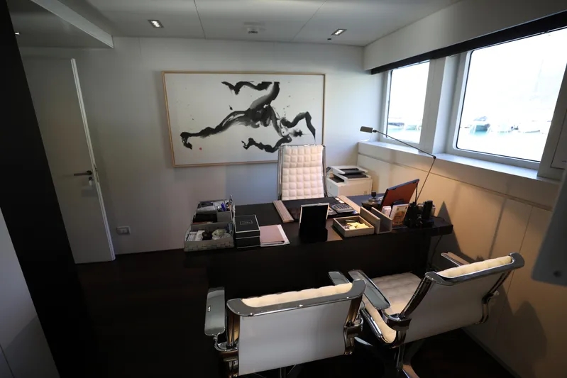 Tribu Yacht Photos Pics Luxurious yacht office interior with modern decor, Mondomarine Explorer 2007.