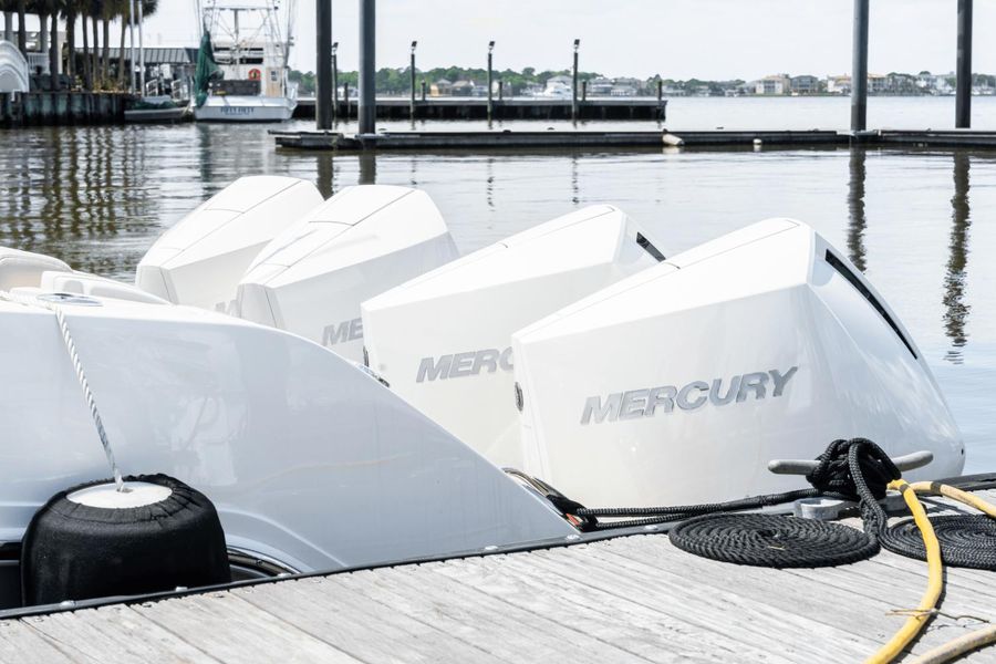 2022 Boston Whaler 380EX REALM
