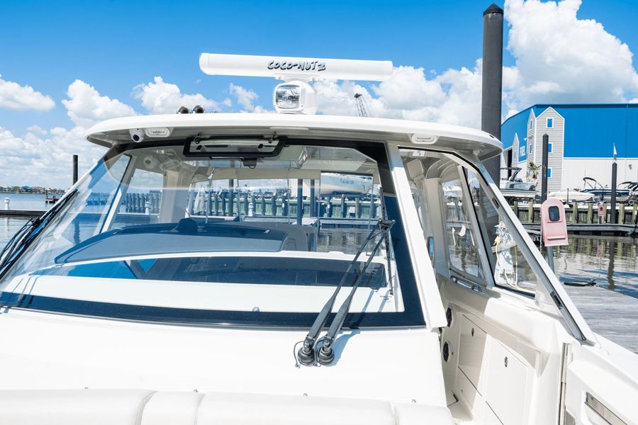 2022 Boston Whaler 380EX REALM