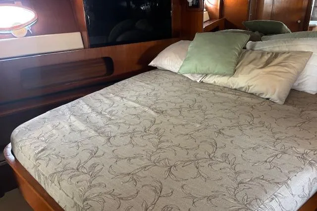 Group Therapy Yacht Photos Pics Forward Berth