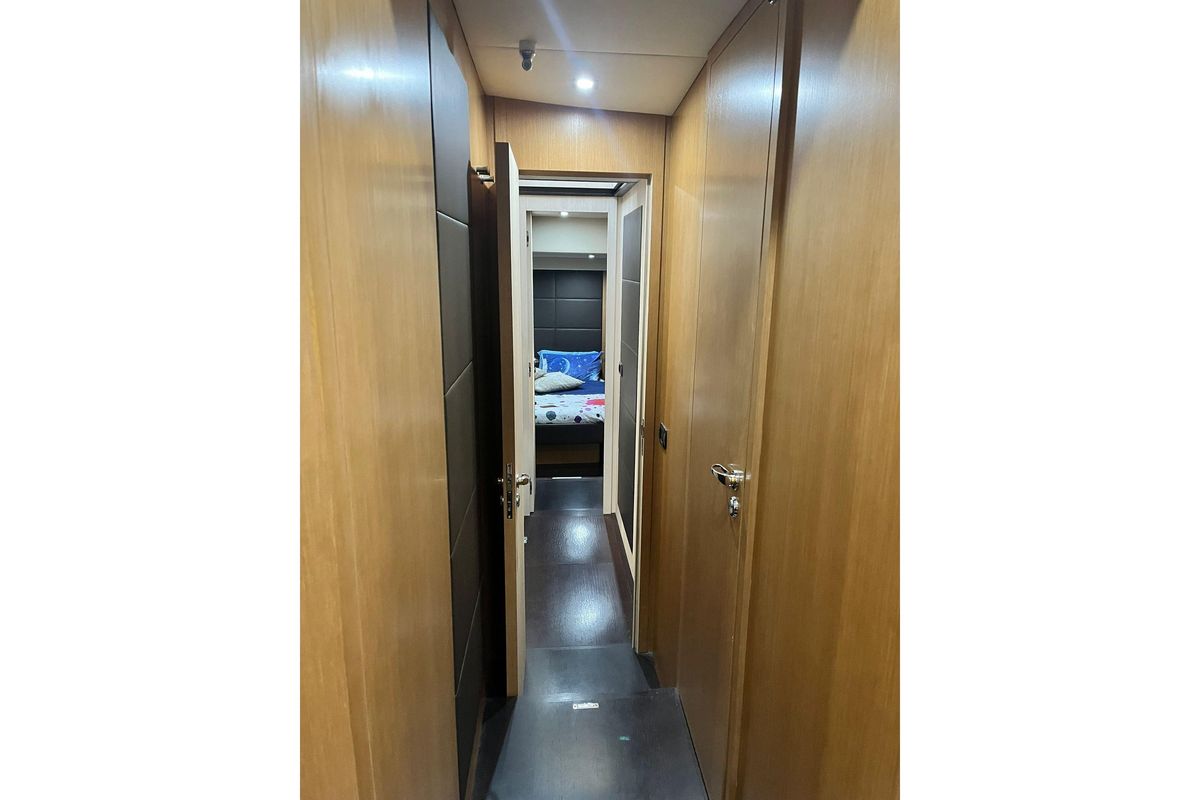 2011 Cayman Yachts 63 