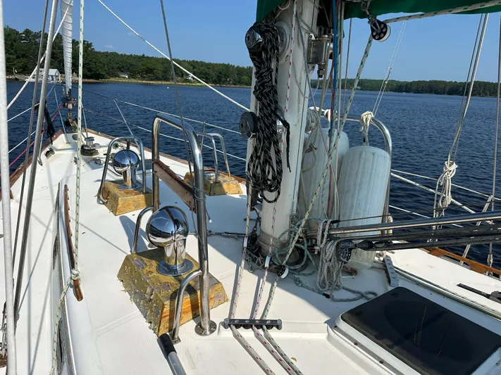 Lagniappe Yacht Photos Pics Sailboat deck of 1990 Pacific Seacraft Crealock 44 on calm water.
