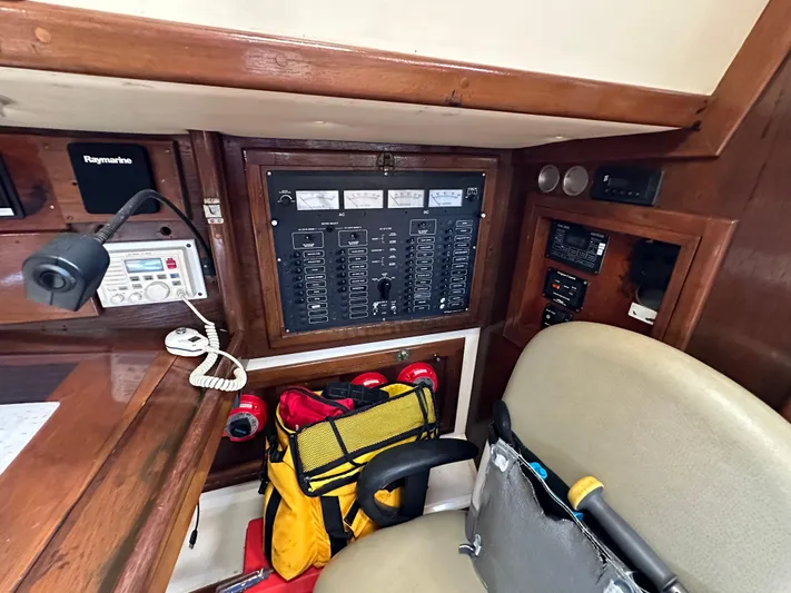 Lagniappe Yacht Photos Pics Navigation station of 1990 Pacific Seacraft Crealock 44 with control panel and communication equipment.
