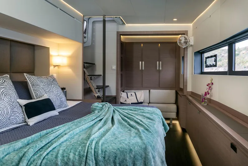 4 Seazens Yacht Photos Pics 