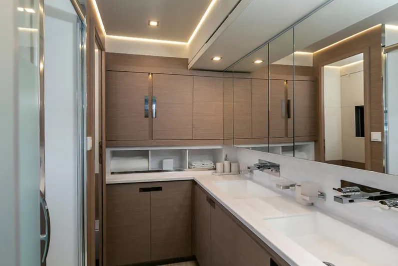 4 Seazens Yacht Photos Pics 