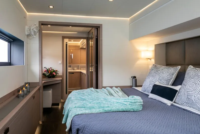 4 Seazens Yacht Photos Pics 