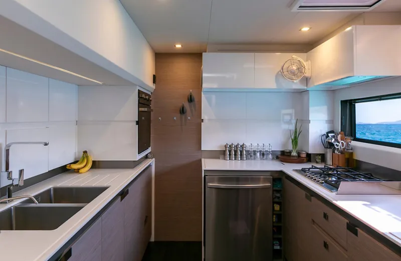 4 Seazens Yacht Photos Pics 