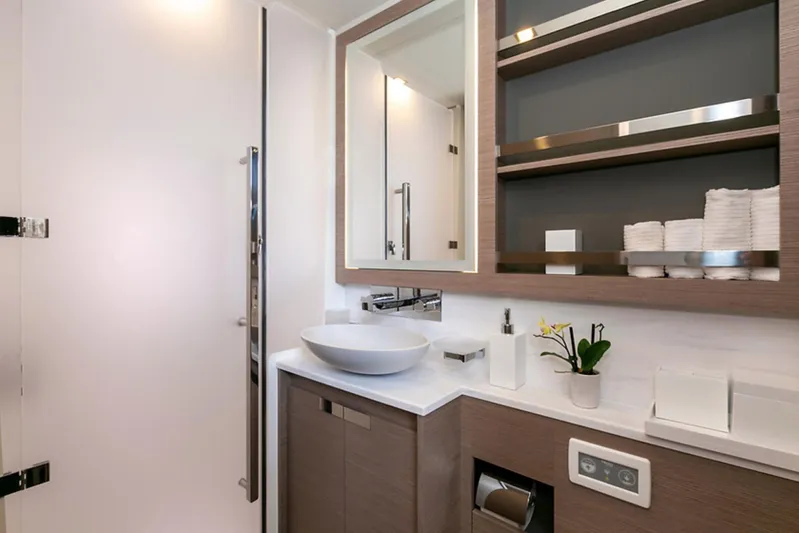 4 Seazens Yacht Photos Pics 