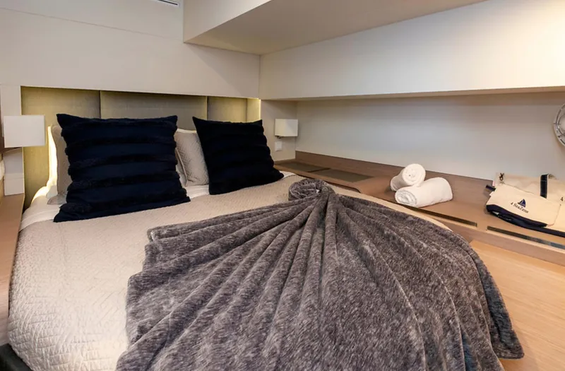 4 Seazens Yacht Photos Pics 