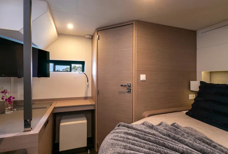 4 Seazens Yacht Photos Pics 