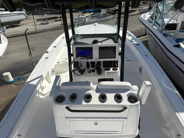  Yacht Photos Pics 2023 Caymas 28 HB boat interior with modern helm and seating.